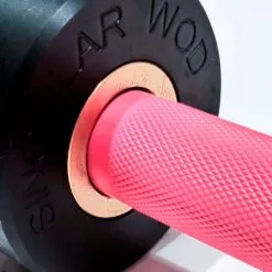 SINGULAR WOD BARRA OLÍMPICA 15 KG PINK LONGITUD 2010 MM 8 SINGULAR WOD BARRA OLÍMPICA 15 KG PINK LONGITUD 2010 MM -tienda de equipos de fitness barra olimpica 15 kg pink longitud 2010 mm 1