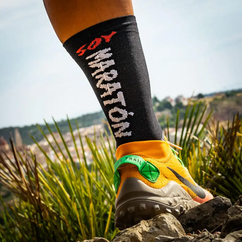 CALCETINES DE RUNNING #SOYMARATON Unisex - KAMUABU Color NEGRO De 23CM 7 CALCETINES DE RUNNING #SOYMARATON Unisex - KAMUABU Color NEGRO De 23CM - Imagen 5