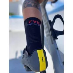 Calcetines Medianos Con Refuerzo Para Correr Fyke De Color Negro -tienda de equipos de fitness calcetines medianos con refuerzo para correr fyke de color negro 2