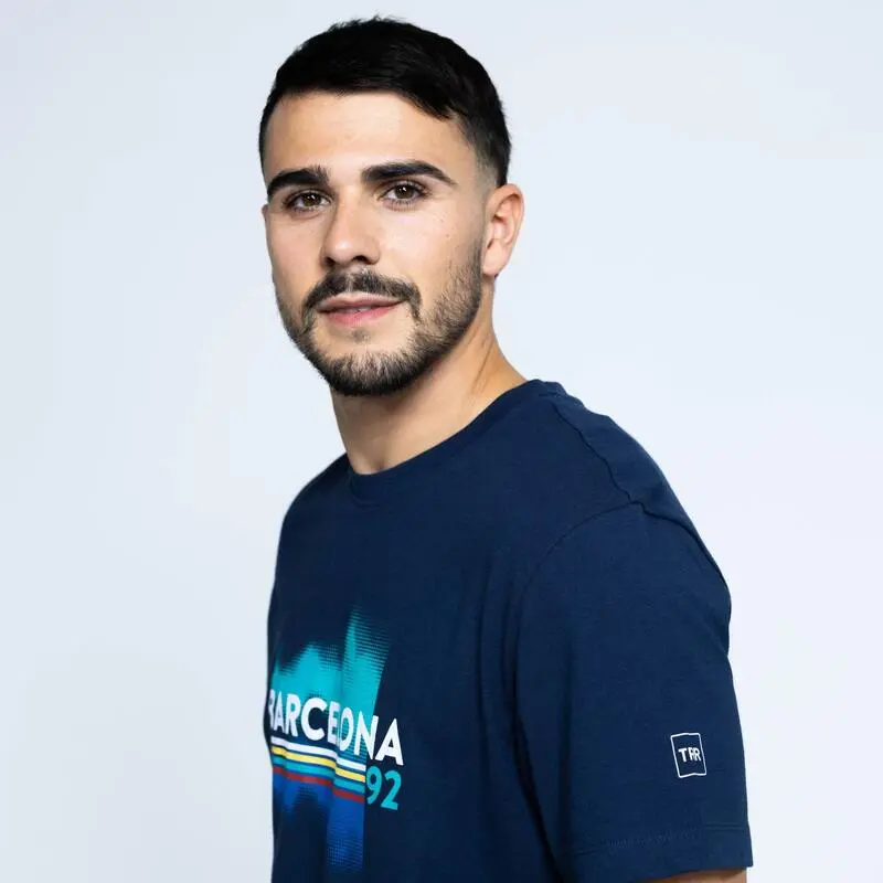 THE RUNNING REPUBLIC Camiseta De Manga Corta De Algodón Reciclado De Barcelona 92 De Hombre TRR Azul 5 THE RUNNING REPUBLIC Camiseta De Manga Corta De Algodón Reciclado De Barcelona 92 De Hombre TRR Azul - Imagen 3