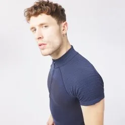 Quechua Camiseta De Senderismo Manga Corta Sintética - MH900 - Hombre 11 Quechua Camiseta De Senderismo Manga Corta Sintética - MH900 - Hombre -tienda de equipos de fitness camiseta de senderismo manga corta sintetica mh900 hombre 4