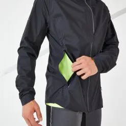 CHAQUETA RUNNING HOMBRE IMPERMEABLE CORTAVIENTO - KIPRUN RAIN+ NEGRO -tienda de equipos de fitness chaqueta running hombre impermeable cortaviento kiprun rain negro 3