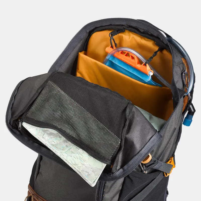 Mochila De Montaña Con Funda Impermeable 30L Quechua NH500. Equipaje De Mano 6 Mochila De Montaña Con Funda Impermeable 30L Quechua NH500. Equipaje De Mano - Imagen 4