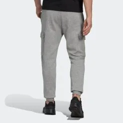 ADIDAS Pantalón Essentials Fleece Regular Tapered Cargo -tienda de equipos de fitness pantalon essentials fleece regular tapered cargo 3