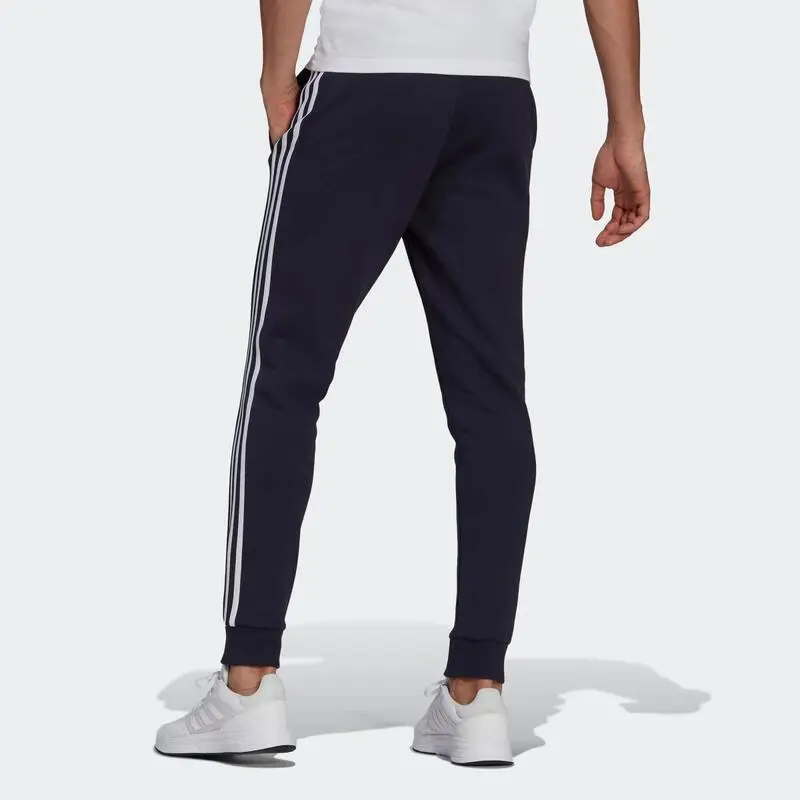 ADIDAS Pantalón Essentials Fleece Tapered Cuff 3 Bandas 6 ADIDAS Pantalón Essentials Fleece Tapered Cuff 3 Bandas - Imagen 4