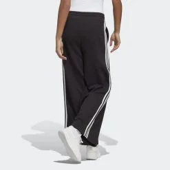 ADIDAS Pantalón Essentials French Terry Wide 3 Bandas 10 ADIDAS Pantalón Essentials French Terry Wide 3 Bandas -tienda de equipos de fitness pantalon essentials french terry wide 3 bandas 3