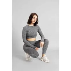 AESTHETIC WOLF Pulse Seamless Top Fitness - Mujer - Rojo 10 AESTHETIC WOLF Pulse Seamless Top Fitness - Mujer - Rojo -tienda de equipos de fitness pulse seamless top fitness mujer gris